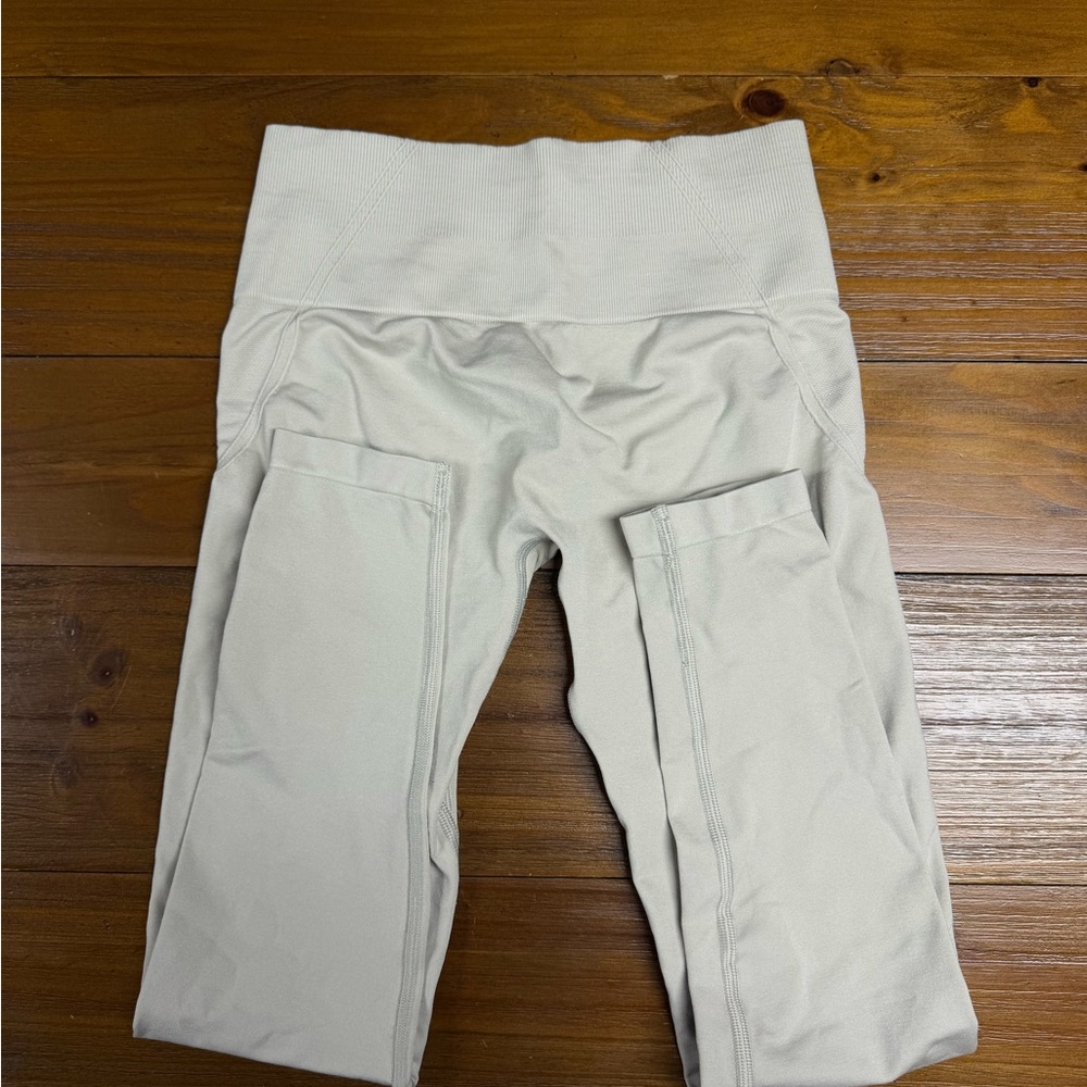 Oner Active effortless High-Waist Leggings in Light Beige/Cream